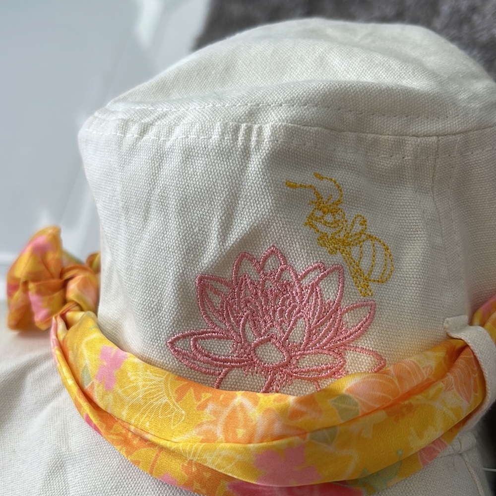new REVERSABLE Disney color me Courtney Disney princess sunhat one size - Picture 2 of 8